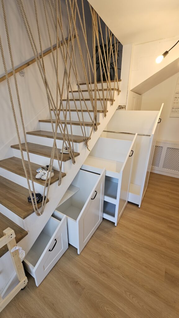 mobilier la comanda holuri constructmob