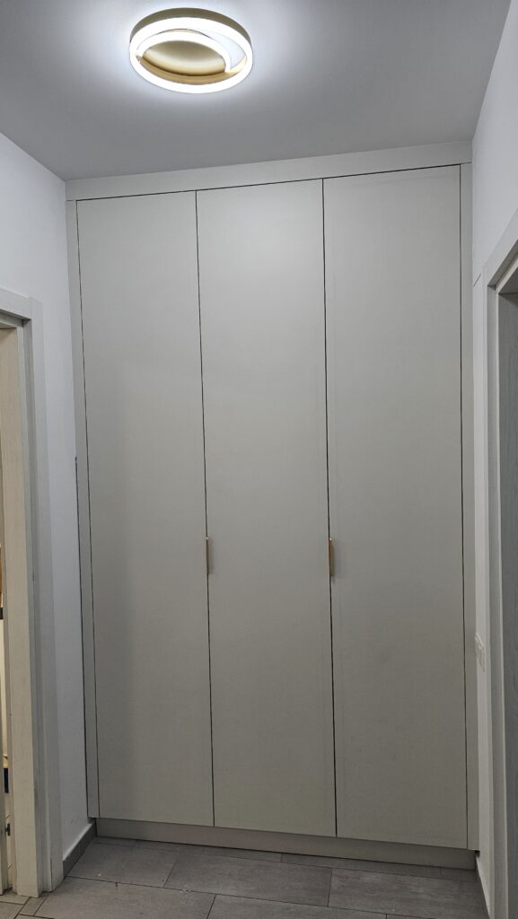 mobilier la comanda holuri constructmob